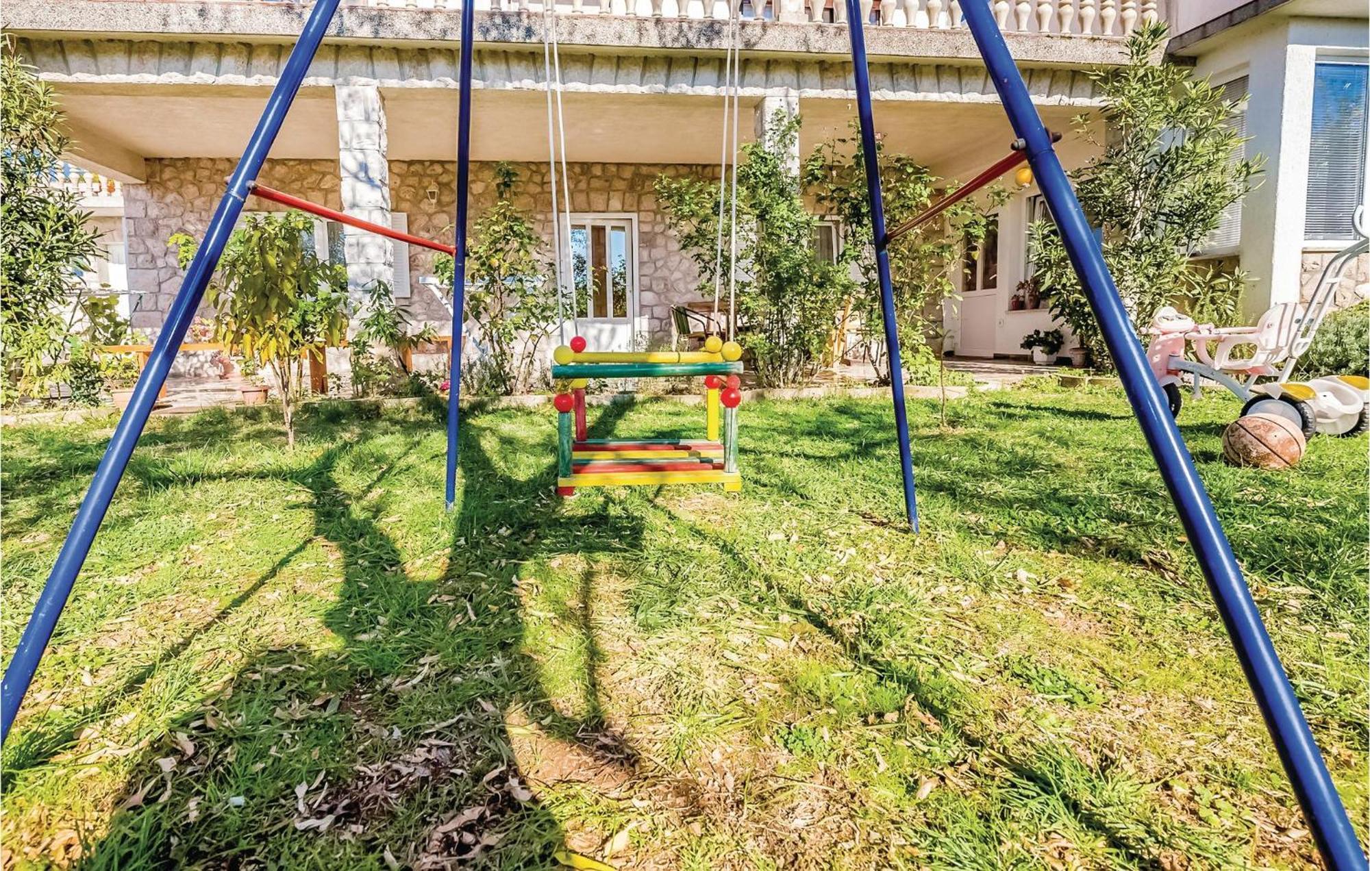 Beautiful Apartment In Novi Vinodolski Zewnętrze zdjęcie